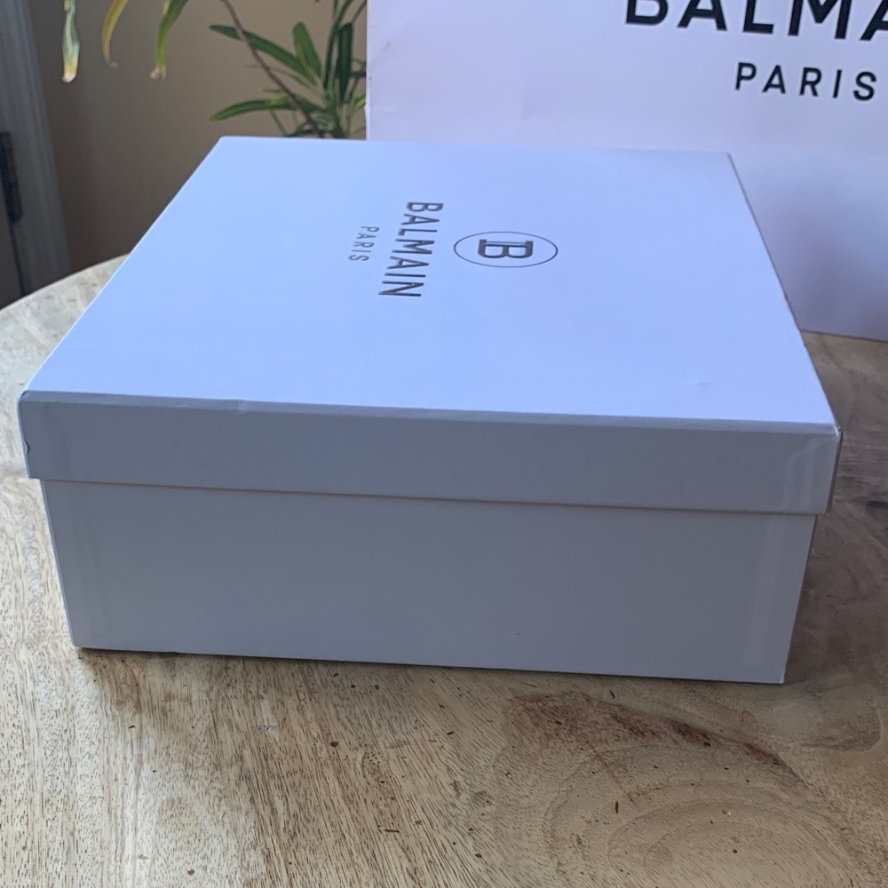 Balmain Classic White Gift Box - Picture 6 of 9